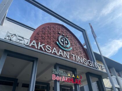 Gedung Kejaksaan Tinggi Negeri Mataram.